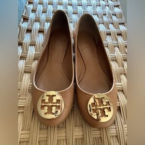Tory Burch Tan Flats with Gold Logo Size 8